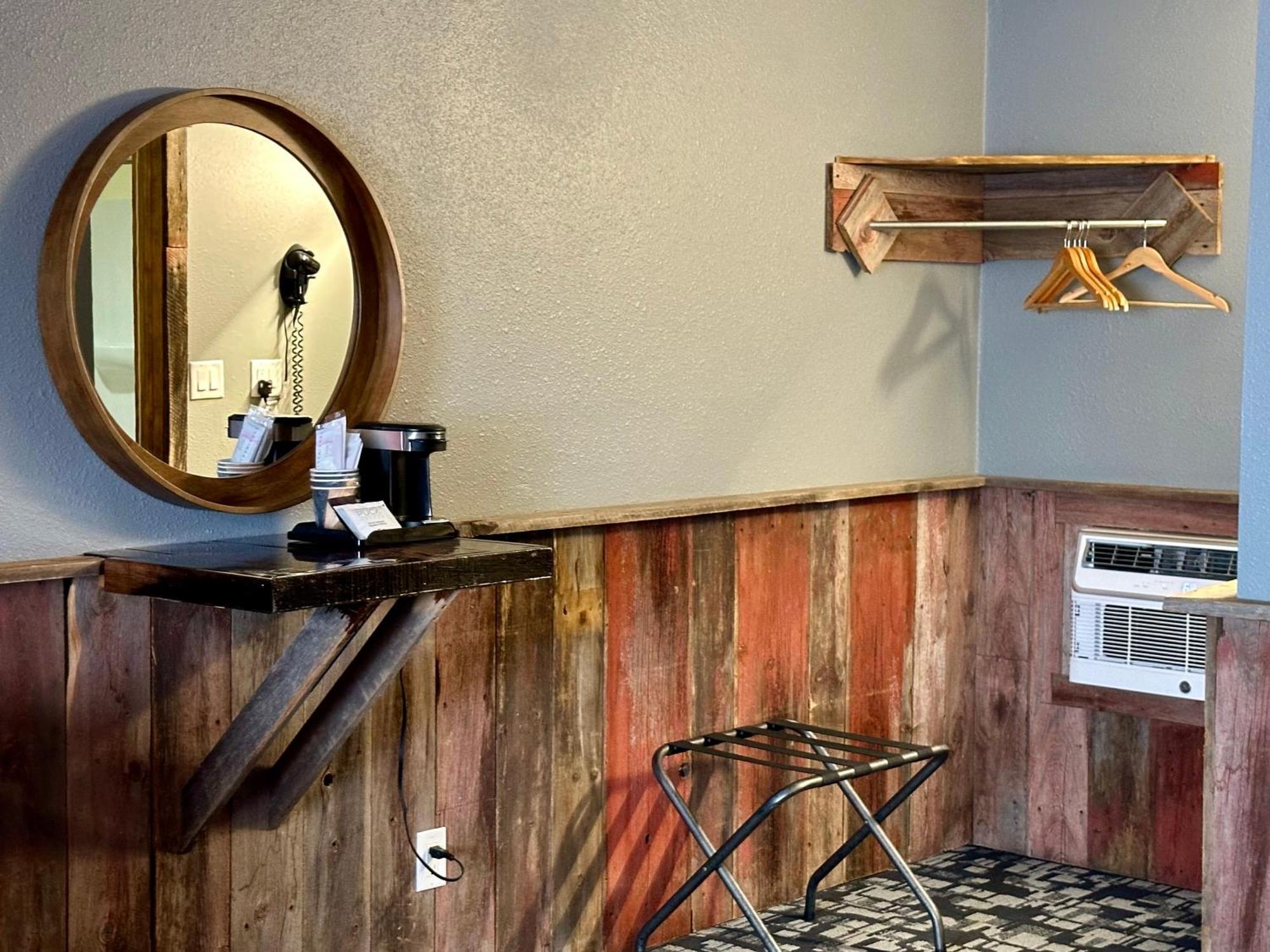 Americas Best Value Inn Wall Luaran gambar